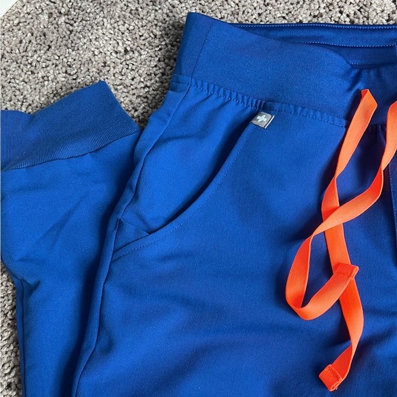 Figs Jogger Scrub Pants - Picture 3 of 6